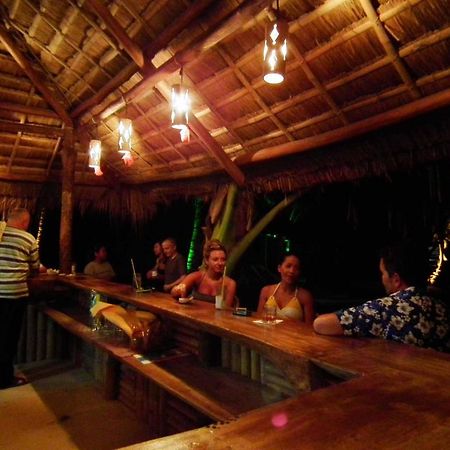 Cooper'S Beach Resort Lucbuan Esterno foto
