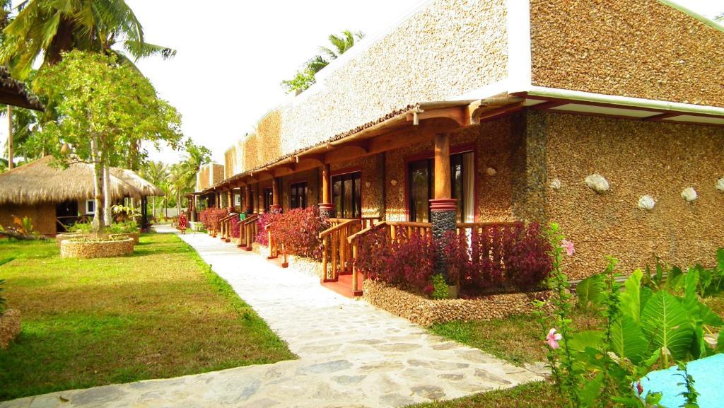 Cooper'S Beach Resort Lucbuan Esterno foto