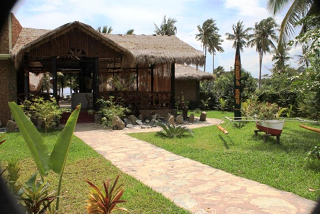 Cooper'S Beach Resort Lucbuan Esterno foto