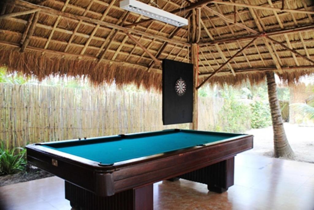 Cooper'S Beach Resort Lucbuan Esterno foto