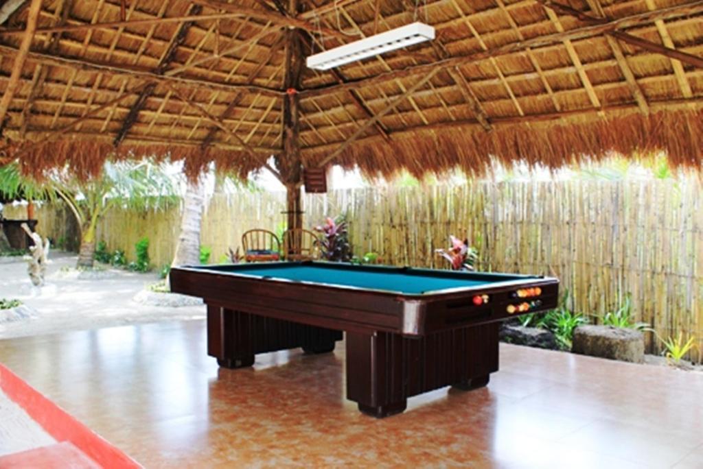 Cooper'S Beach Resort Lucbuan Esterno foto