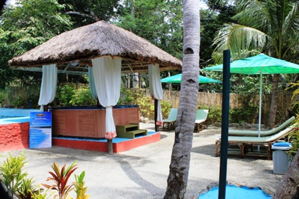 Cooper'S Beach Resort Lucbuan Esterno foto