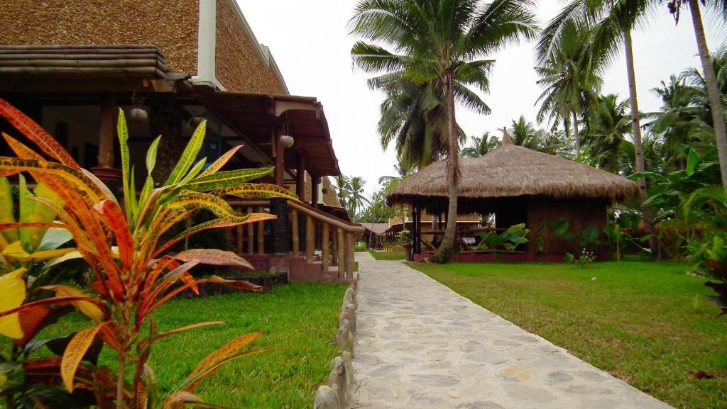Cooper'S Beach Resort Lucbuan Esterno foto