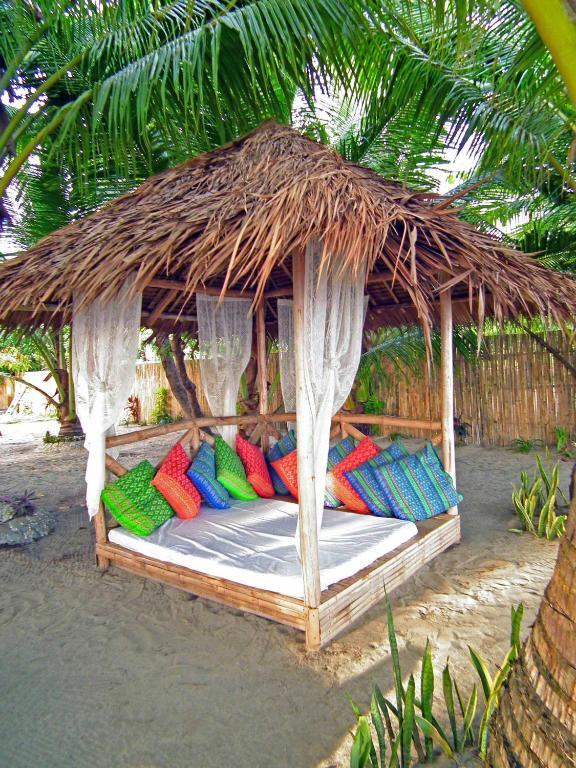 Cooper'S Beach Resort Lucbuan Esterno foto