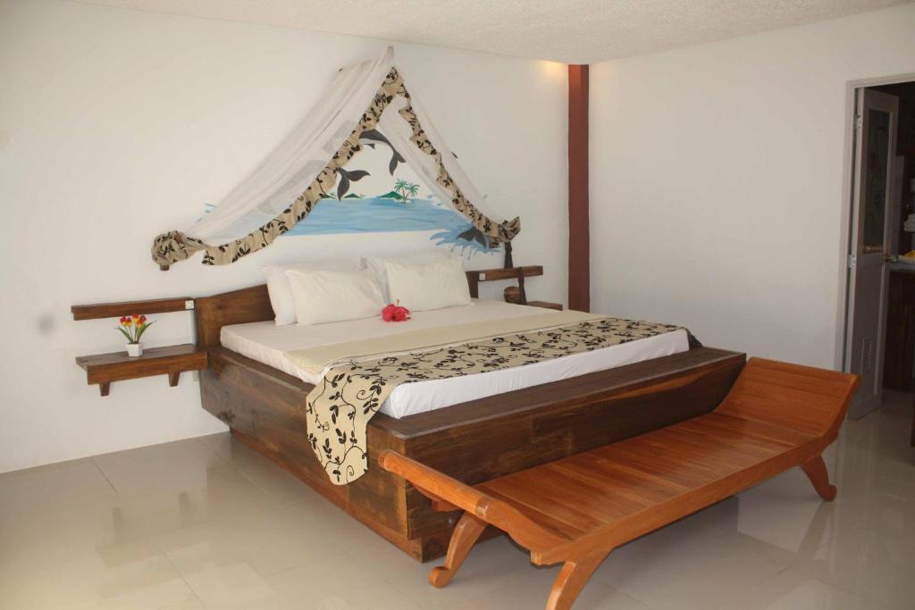 Cooper'S Beach Resort Lucbuan Esterno foto