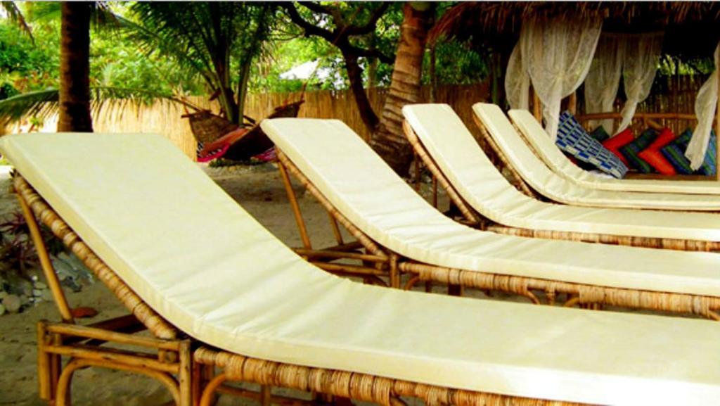 Cooper'S Beach Resort Lucbuan Esterno foto