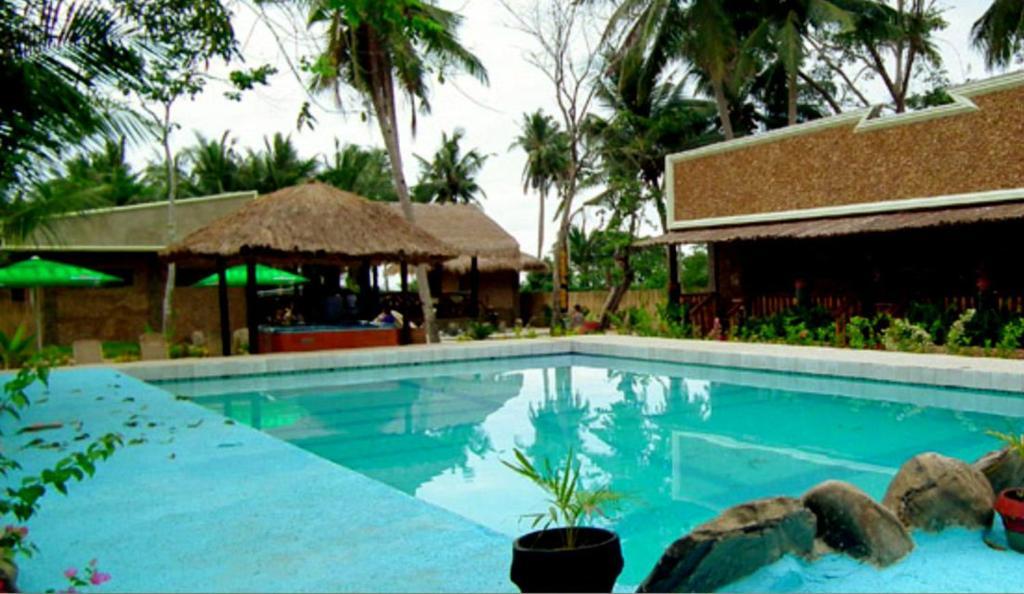 Cooper'S Beach Resort Lucbuan Esterno foto