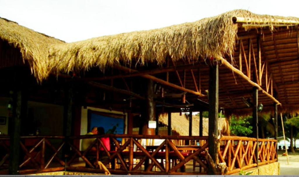 Cooper'S Beach Resort Lucbuan Esterno foto