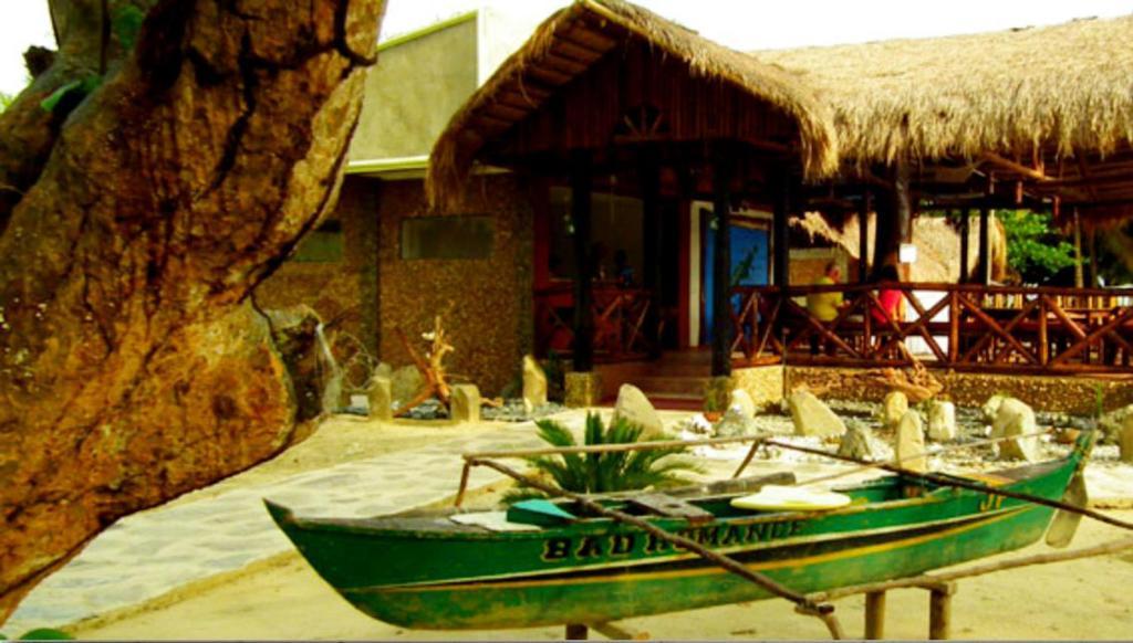 Cooper'S Beach Resort Lucbuan Esterno foto