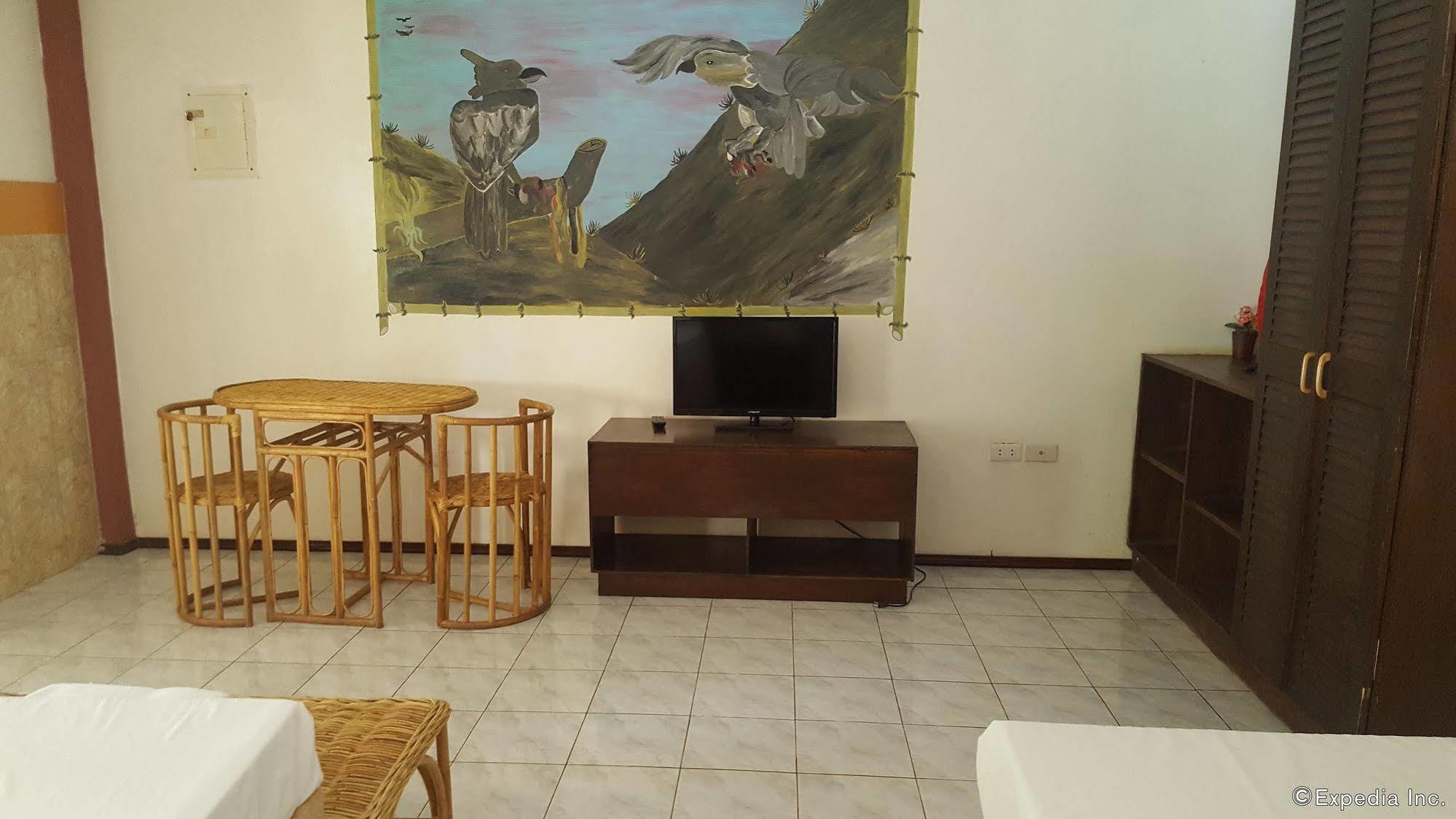 Cooper'S Beach Resort Lucbuan Esterno foto