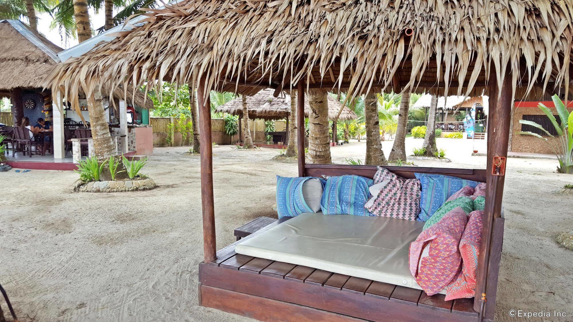 Cooper'S Beach Resort Lucbuan Esterno foto