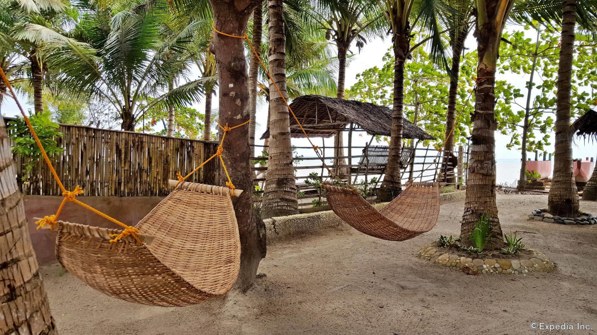 Cooper'S Beach Resort Lucbuan Esterno foto