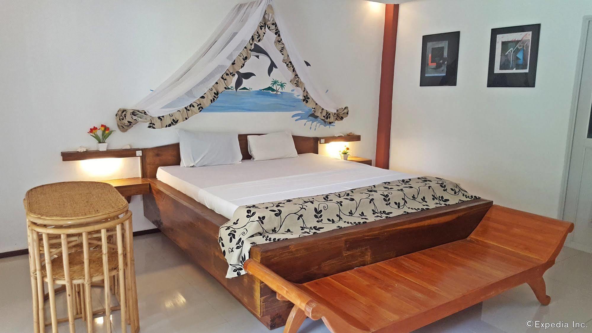 Cooper'S Beach Resort Lucbuan Esterno foto