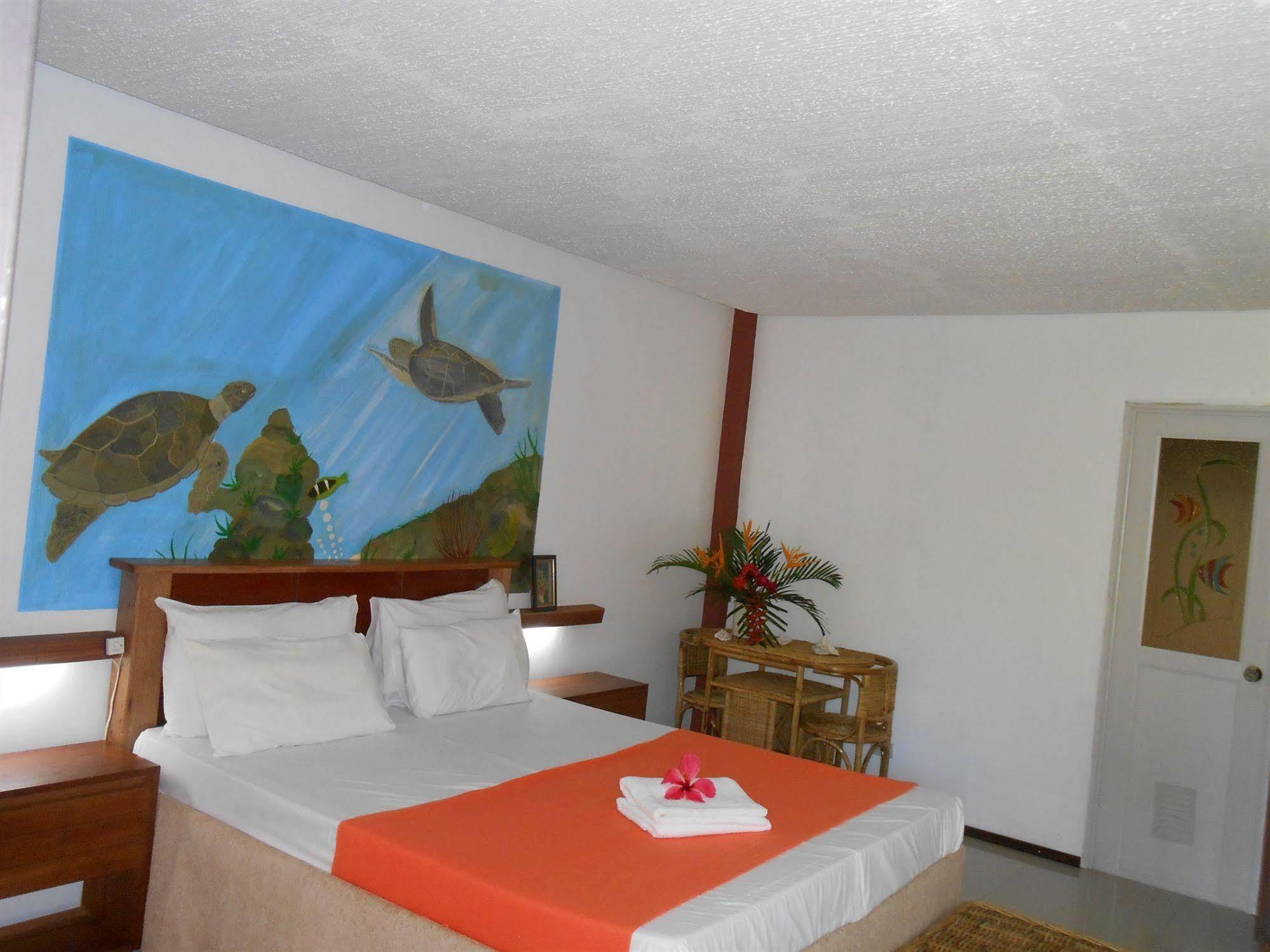 Cooper'S Beach Resort Lucbuan Esterno foto