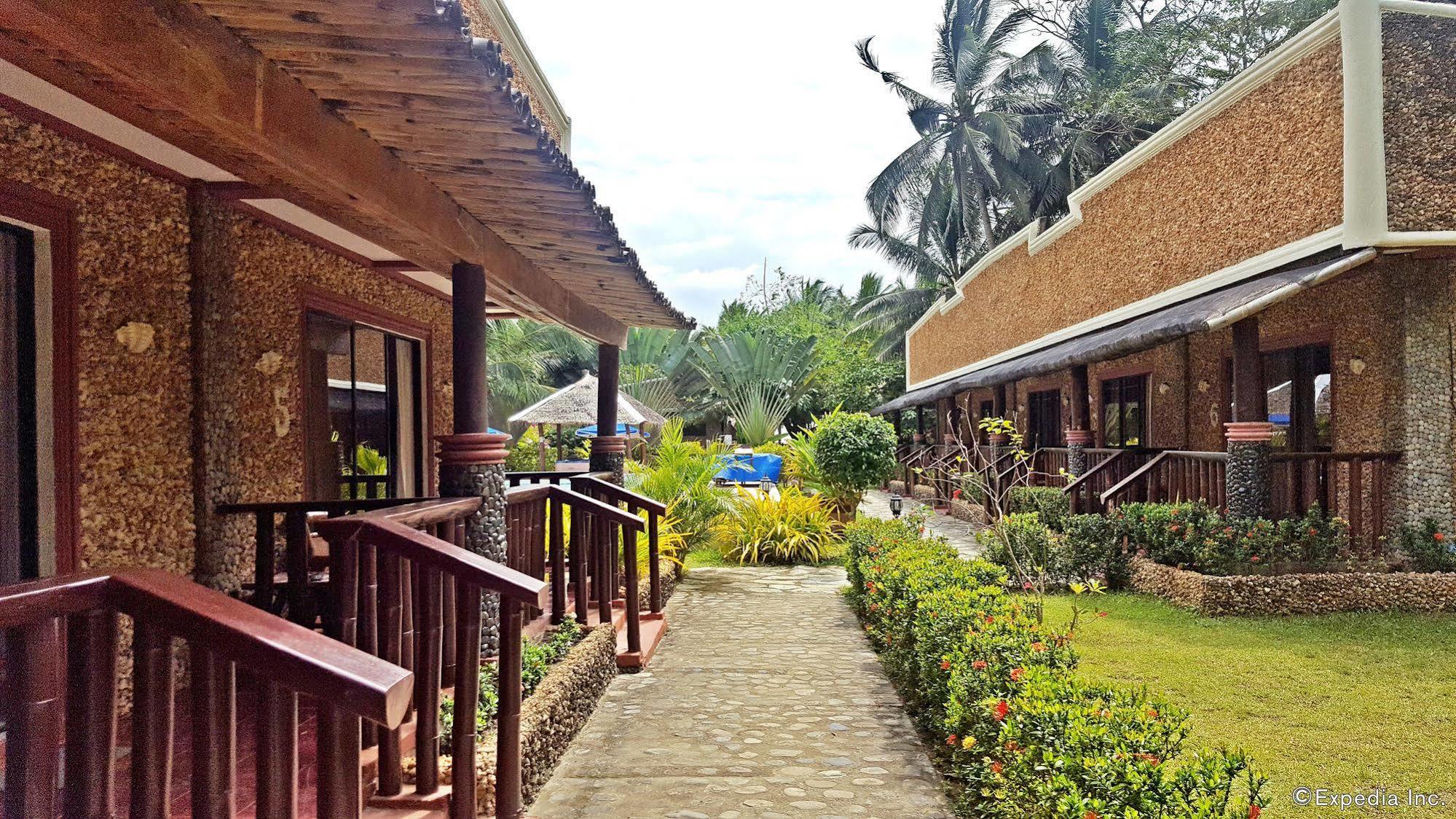 Cooper'S Beach Resort Lucbuan Esterno foto