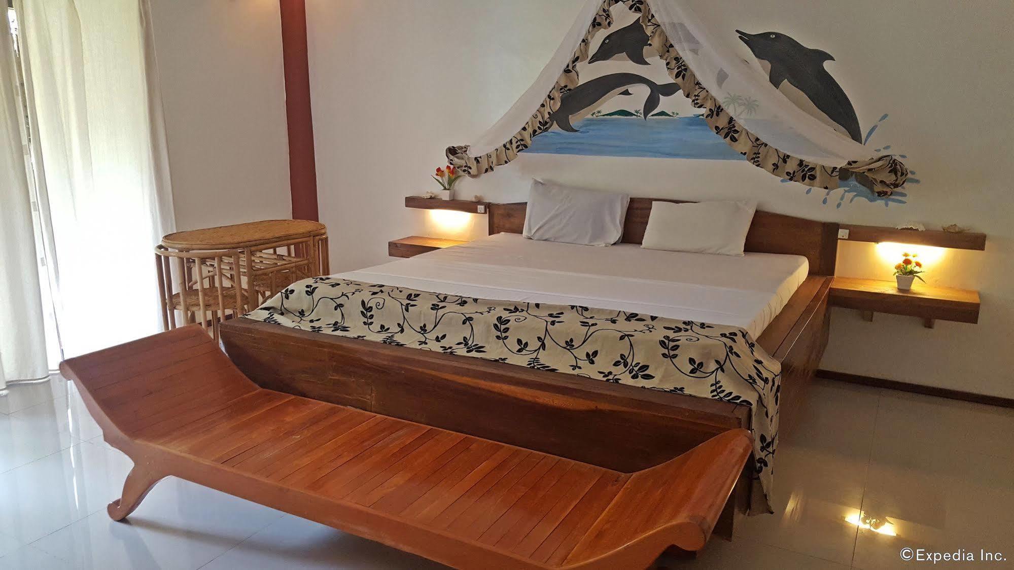 Cooper'S Beach Resort Lucbuan Esterno foto