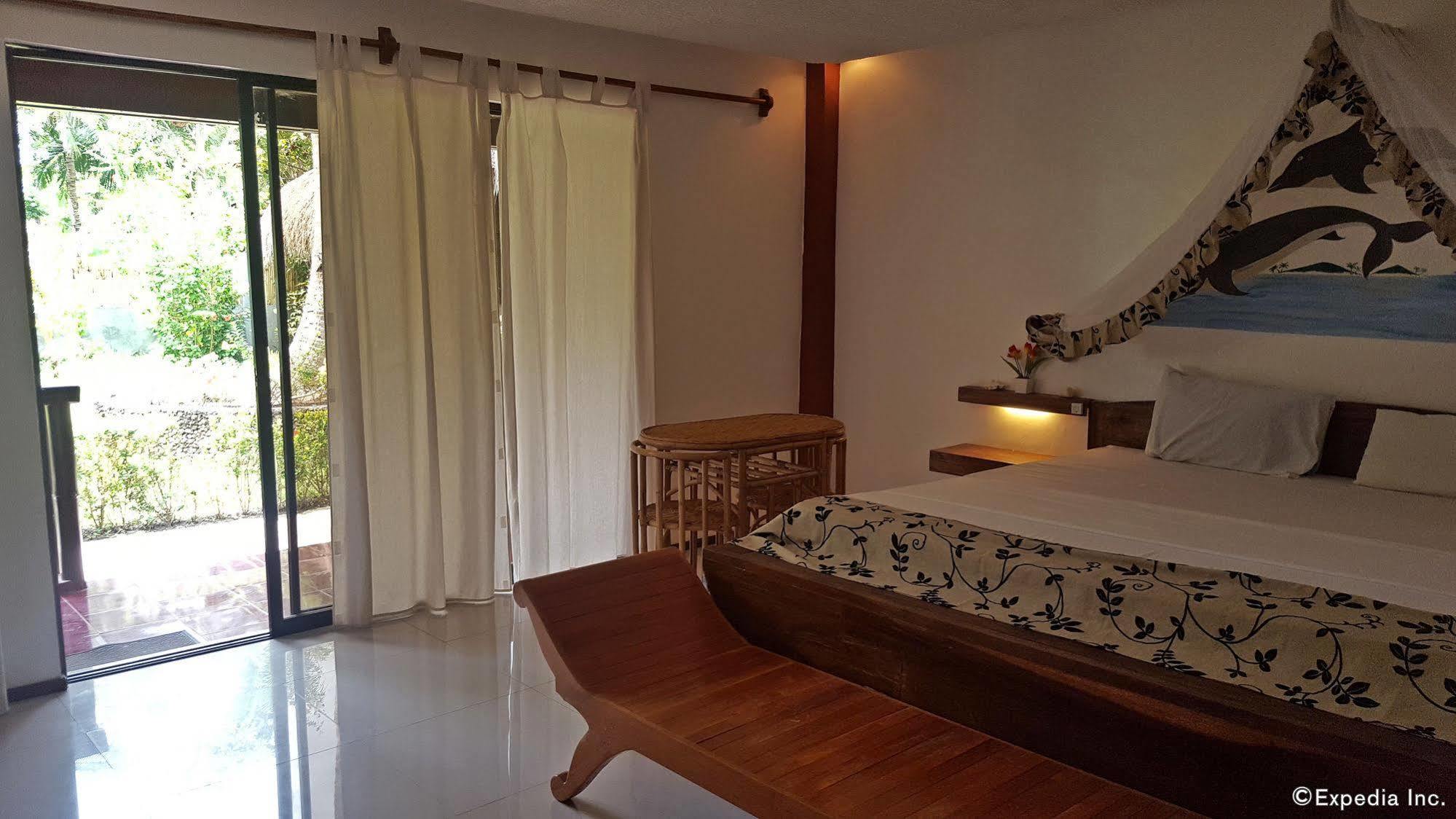 Cooper'S Beach Resort Lucbuan Esterno foto