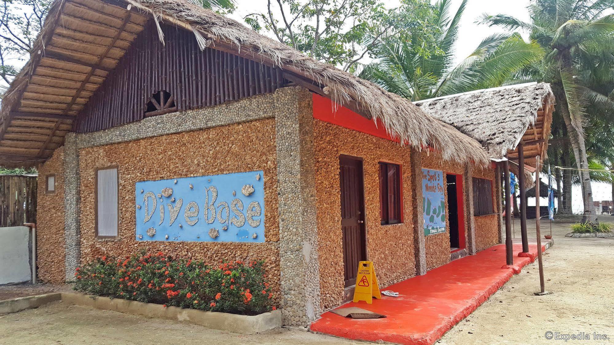 Cooper'S Beach Resort Lucbuan Esterno foto