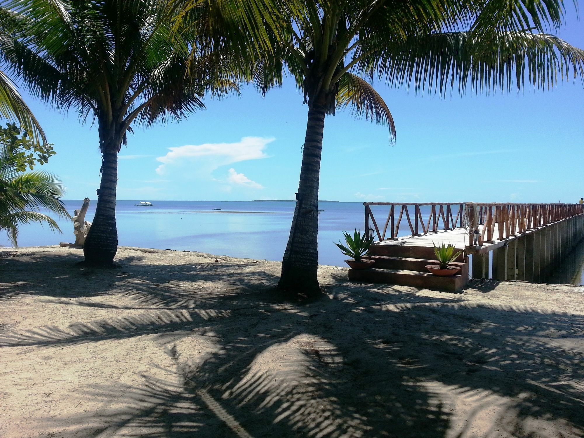 Cooper'S Beach Resort Lucbuan Esterno foto