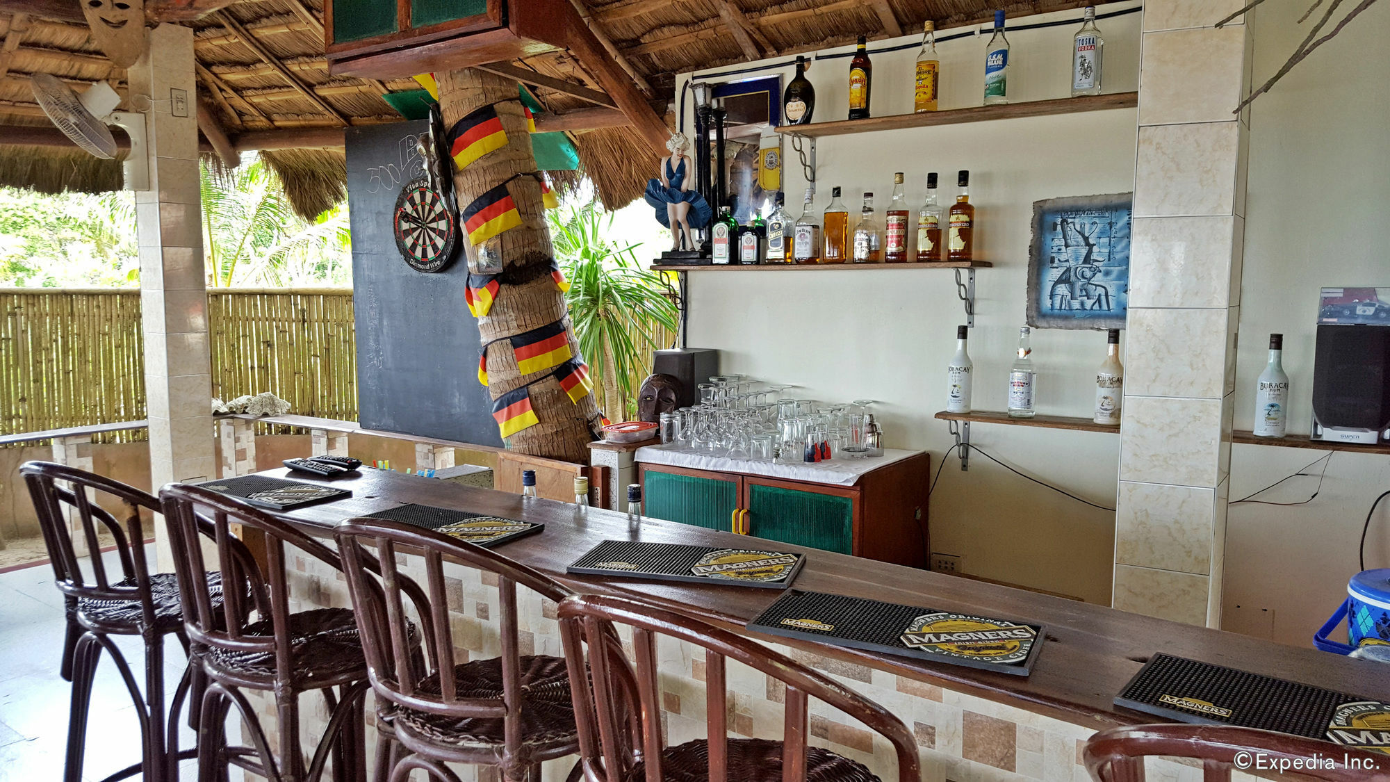 Cooper'S Beach Resort Lucbuan Esterno foto
